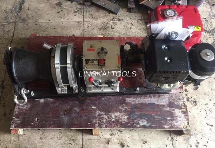 Dizelski motor v linijski vleki za kabelski vitel z enim samim vlečnim stebrom